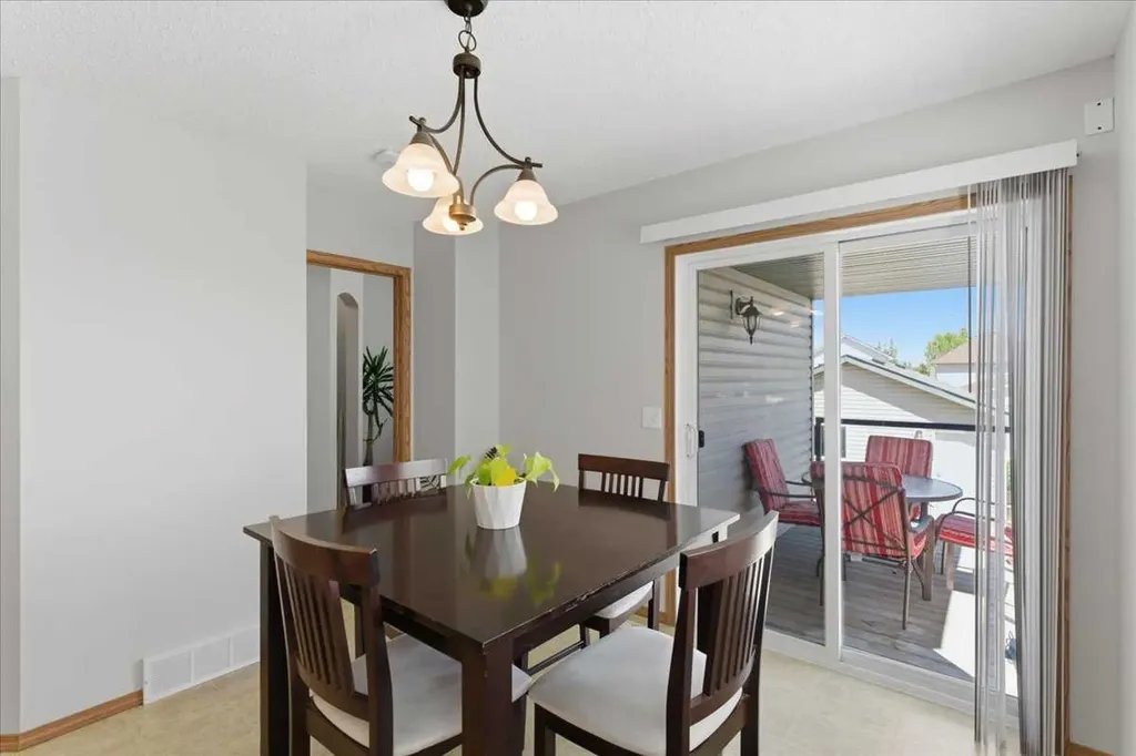132 Covebrook Close NE Calgary AB T3K 6J5