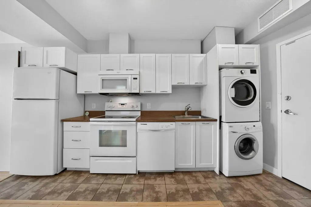 3830 Brentwood Road NW Calgary AB T2L 1K8