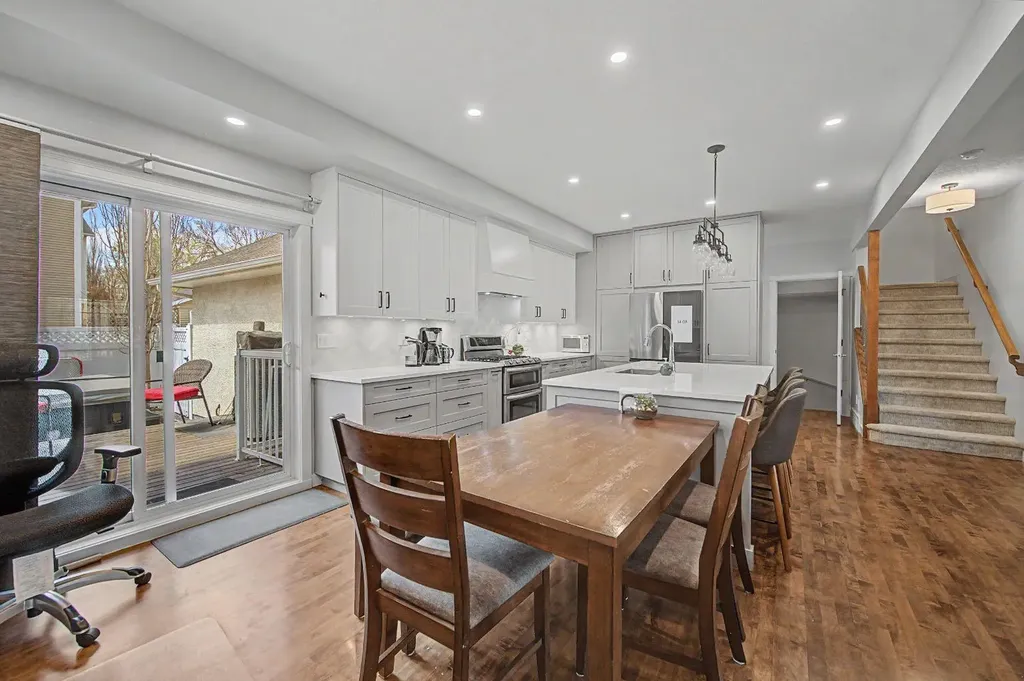 8 Ypres Lane SW Calgary AB T2T 6M9