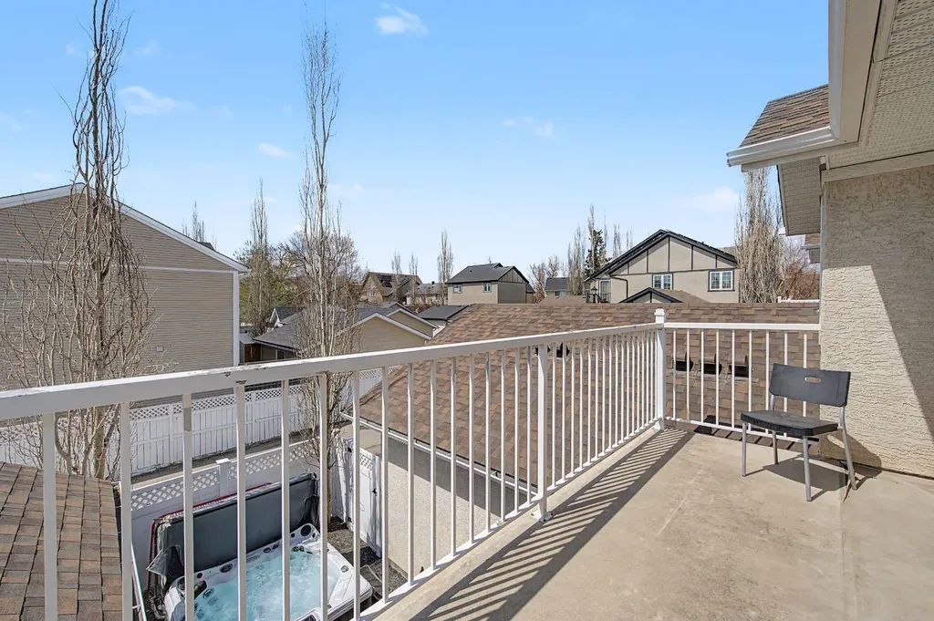 8 Ypres Lane SW Calgary AB T2T 6M9