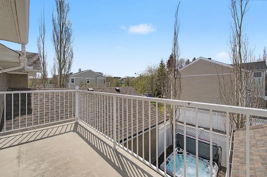 8 Ypres Lane SW Calgary AB T2T 6M9