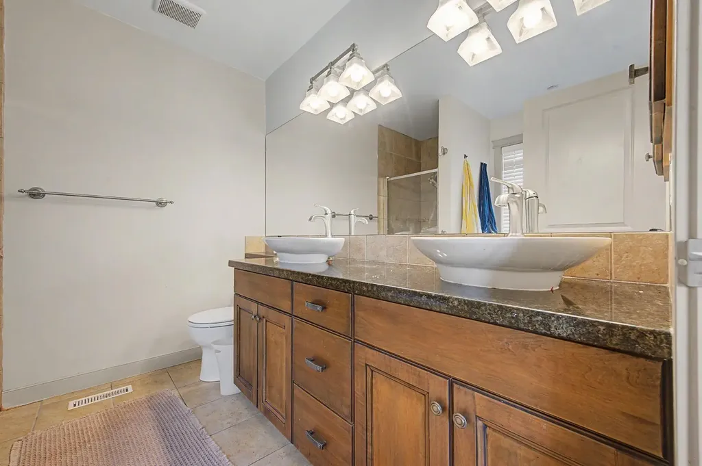 8 Ypres Lane SW Calgary AB T2T 6M9