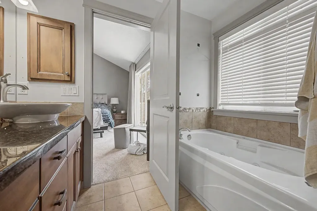 8 Ypres Lane SW Calgary AB T2T 6M9