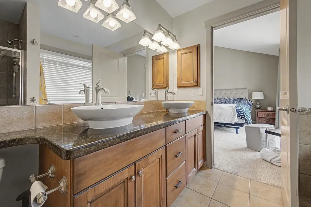 8 Ypres Lane SW Calgary AB T2T 6M9