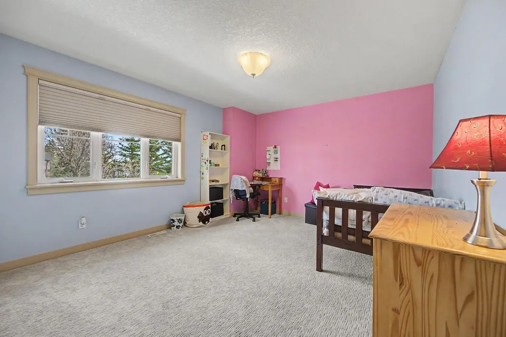 8 Ypres Lane SW Calgary AB T2T 6M9