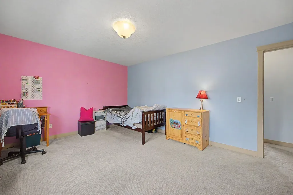 8 Ypres Lane SW Calgary AB T2T 6M9