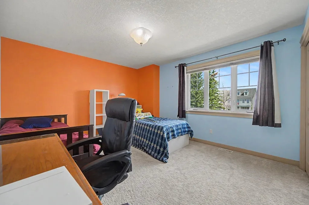 8 Ypres Lane SW Calgary AB T2T 6M9