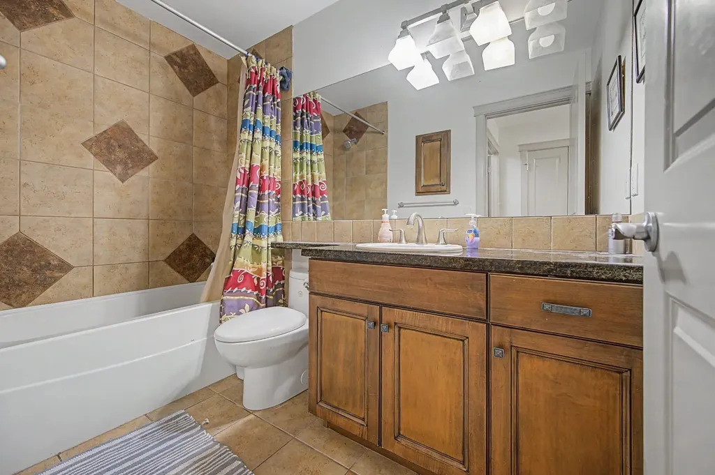 8 Ypres Lane SW Calgary AB T2T 6M9