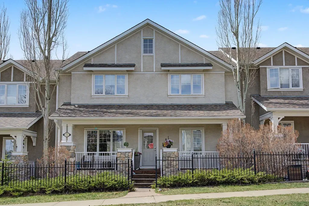 8 Ypres Lane SW Calgary AB T2T 6M9