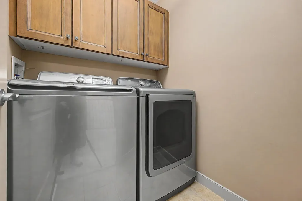 8 Ypres Lane SW Calgary AB T2T 6M9