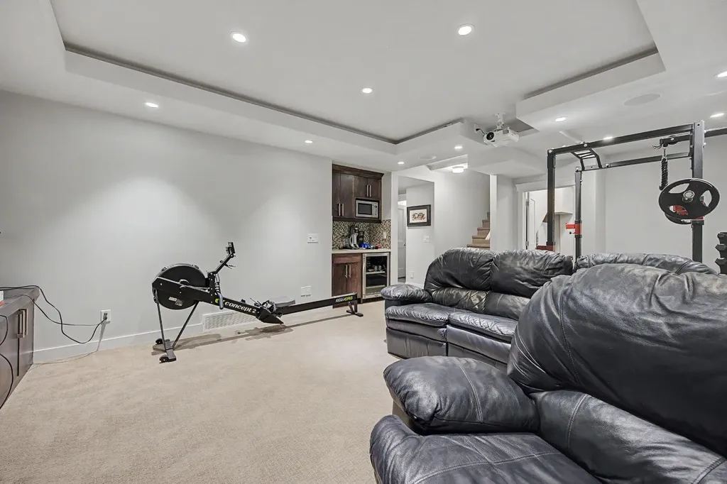 8 Ypres Lane SW Calgary AB T2T 6M9