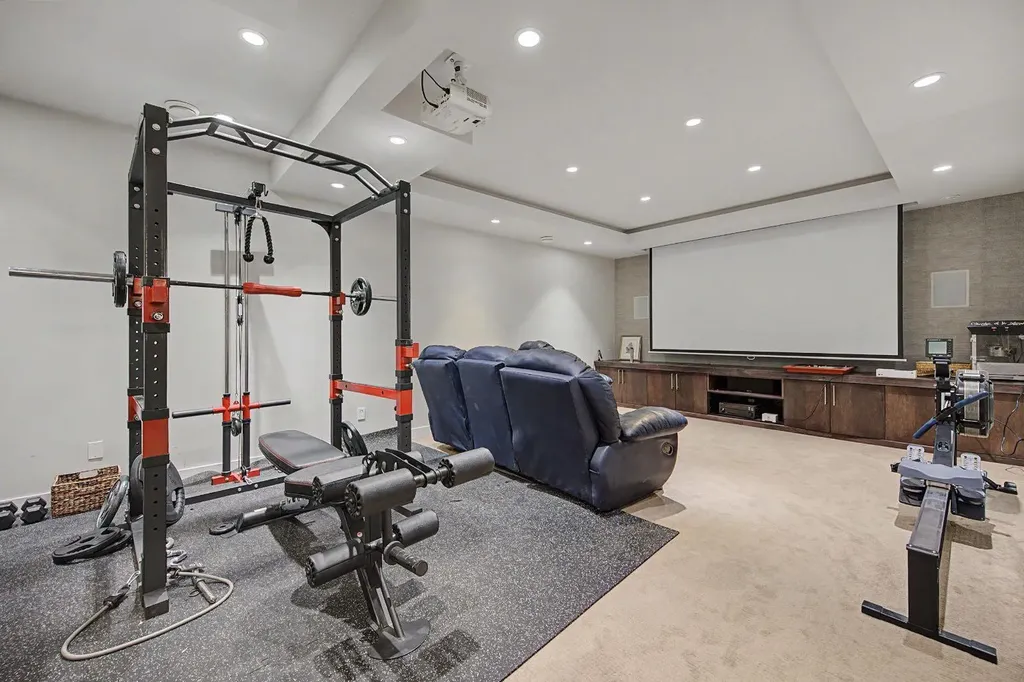 8 Ypres Lane SW Calgary AB T2T 6M9