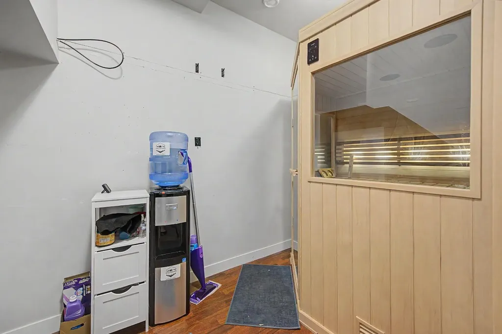 8 Ypres Lane SW Calgary AB T2T 6M9