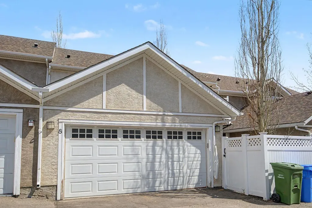 8 Ypres Lane SW Calgary AB T2T 6M9