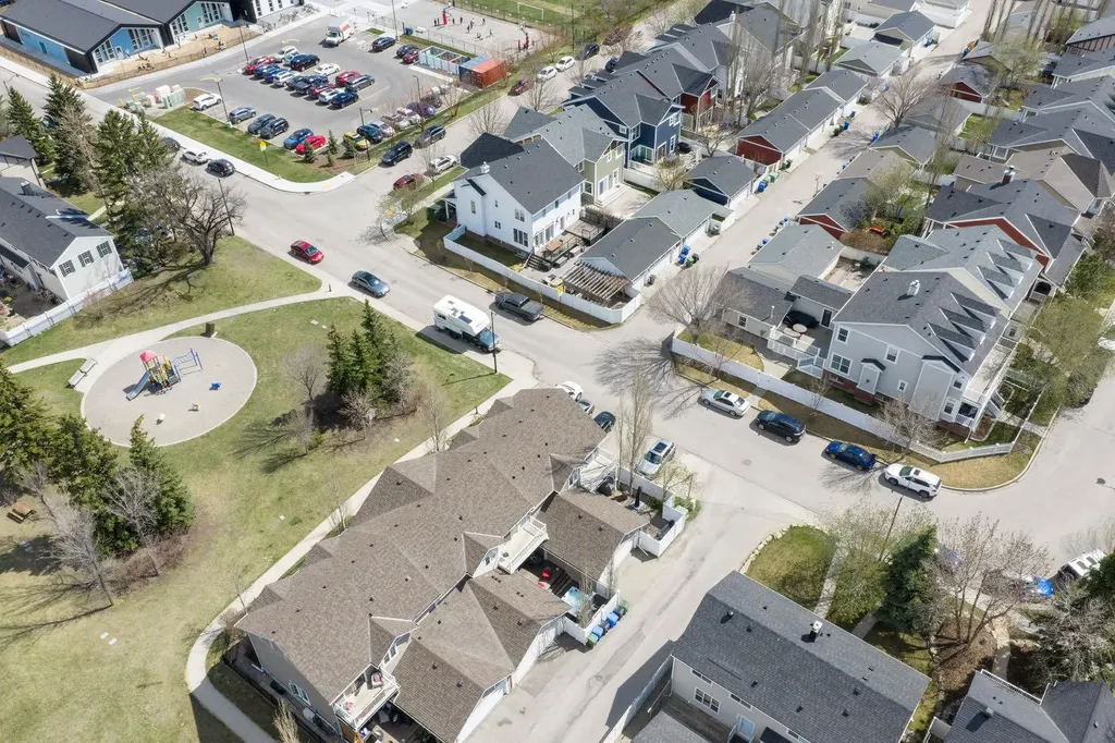 8 Ypres Lane SW Calgary AB T2T 6M9