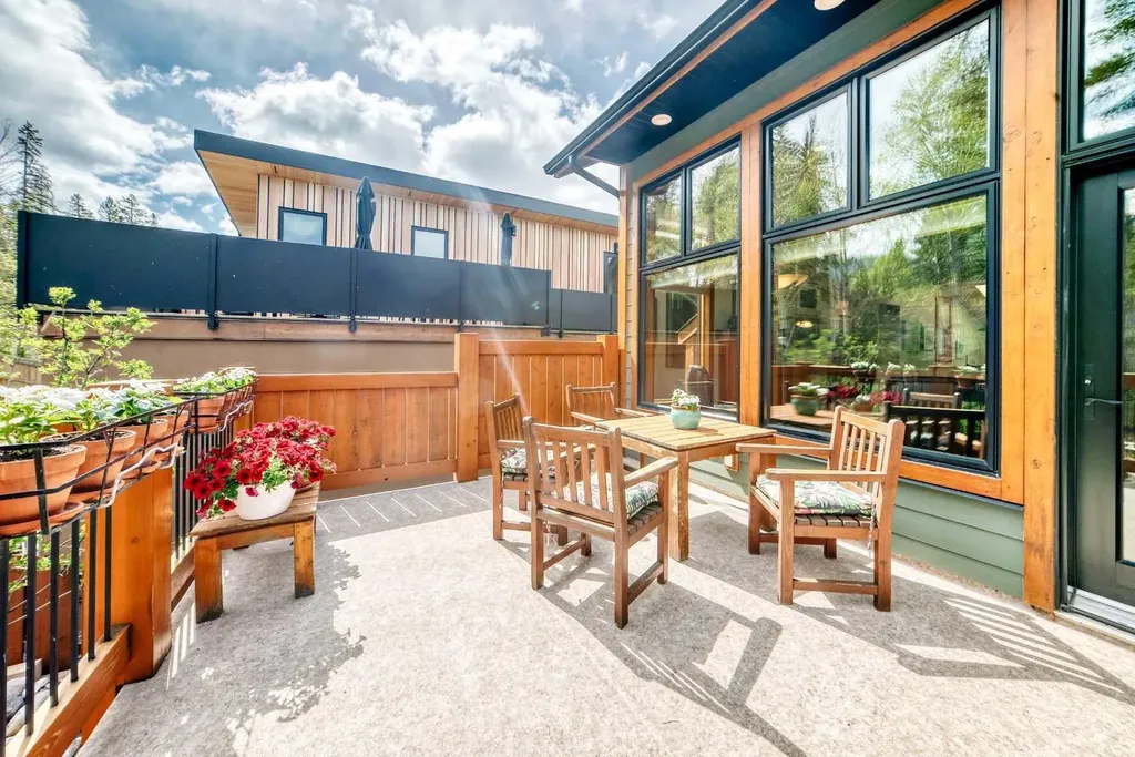272 Three Sisters Drive Canmore AB T1W 2M7
