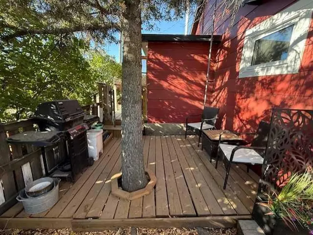 320 Railway Avenue W Hanna AB T0J1P0