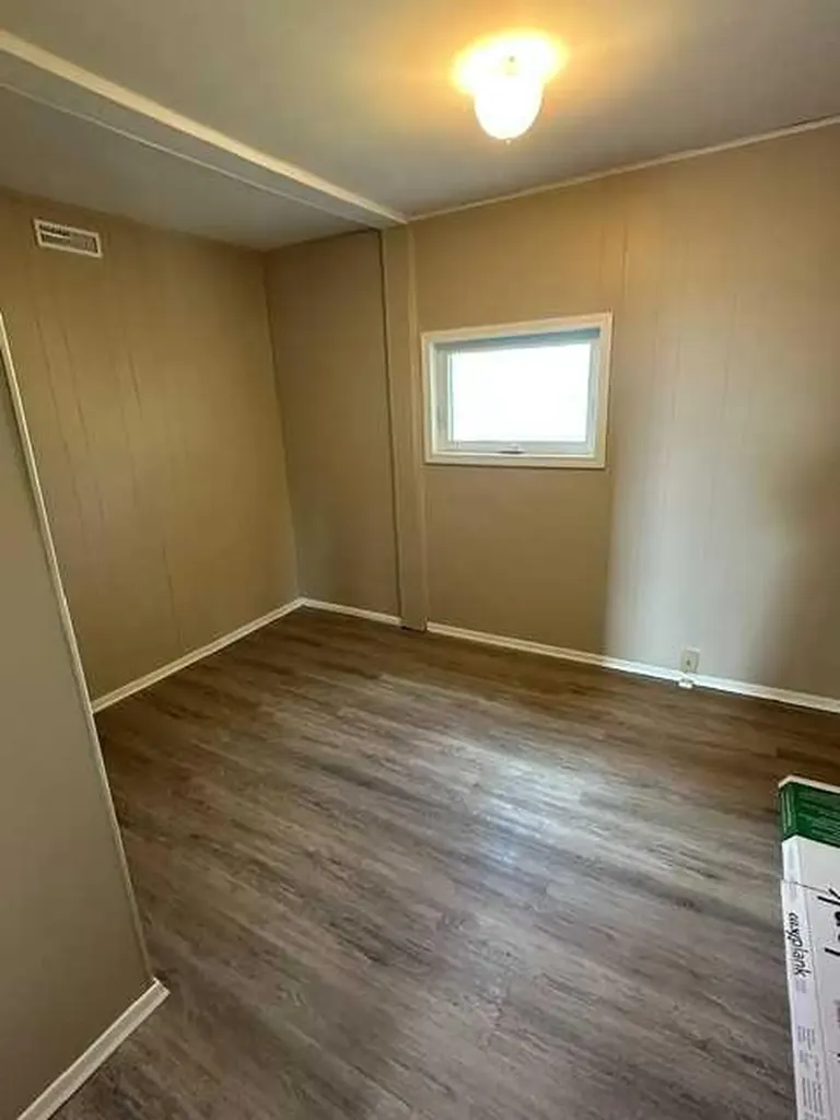 320 Railway Avenue W Hanna AB T0J1P0
