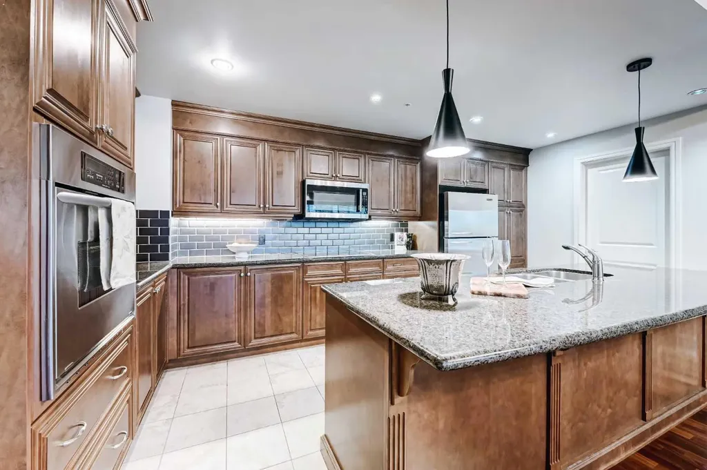 920 5 Avenue SW Calgary AB T2P 5P6