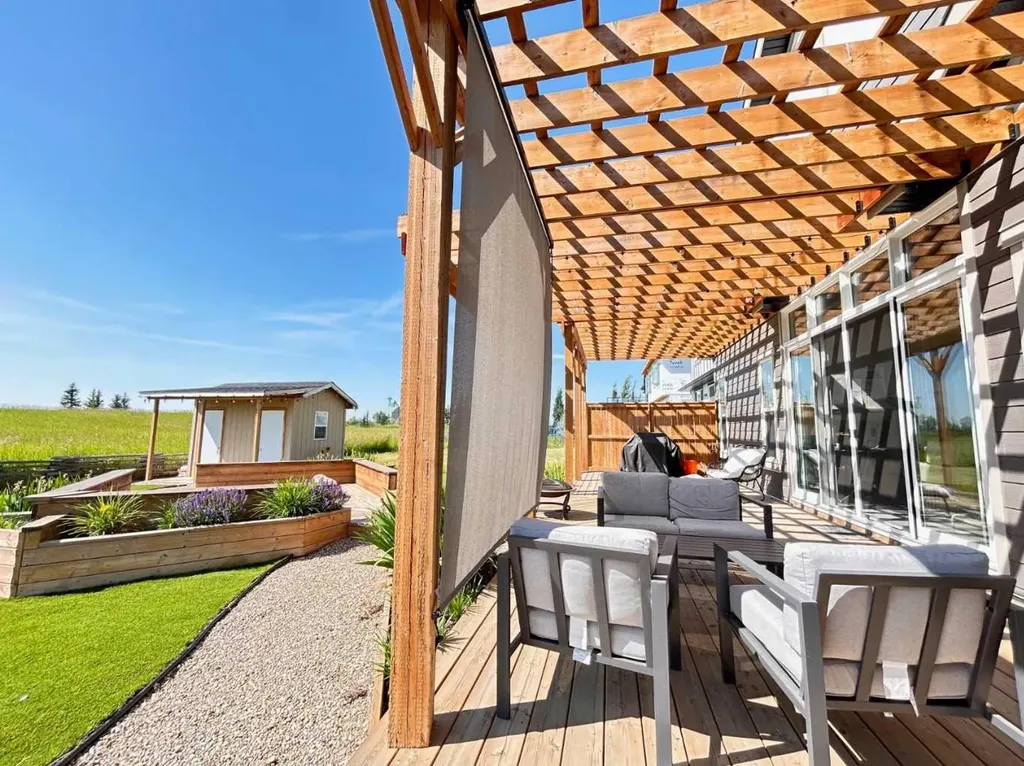 596 Muirfield Crescent Lyalta AB T0J1Y0
