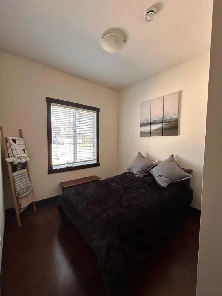 596 Muirfield Crescent Lyalta AB T0J1Y0