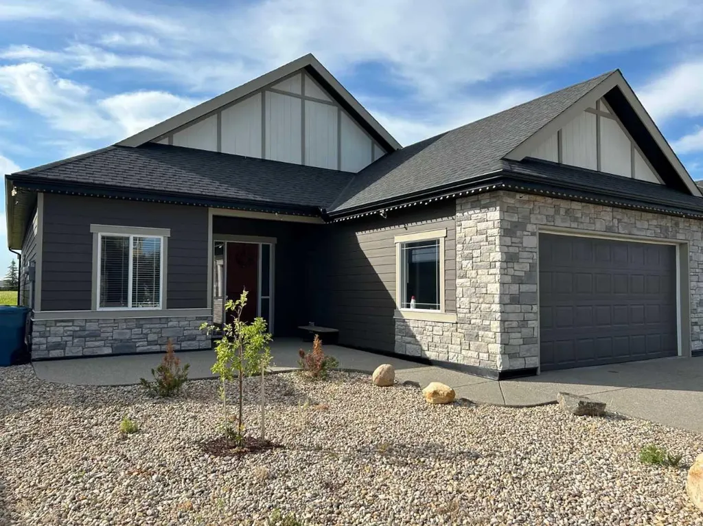 596 Muirfield Crescent Lyalta AB T0J1Y0