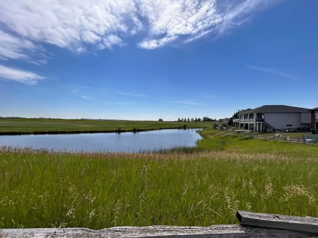 596 Muirfield Crescent Lyalta AB T0J1Y0