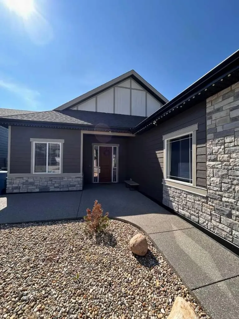 596 Muirfield Crescent Lyalta AB T0J1Y0