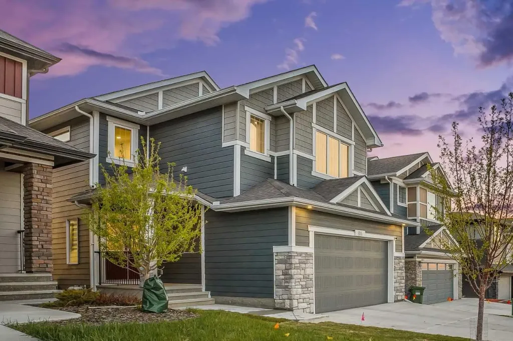 814 Bluerock Way SW Calgary AB T2Y0S4