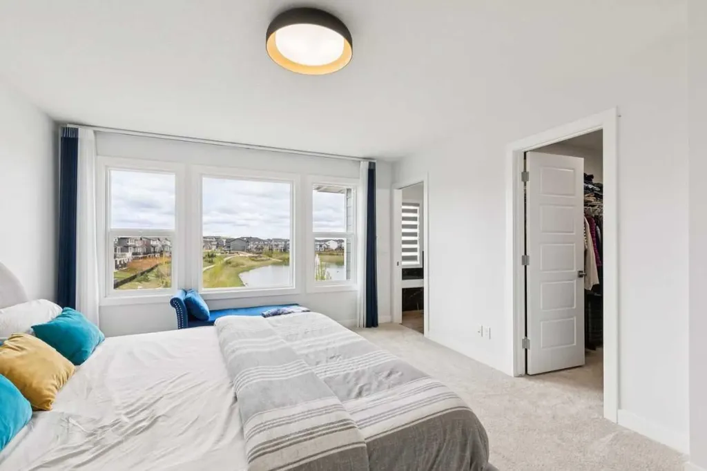 814 Bluerock Way SW Calgary AB T2Y0S4