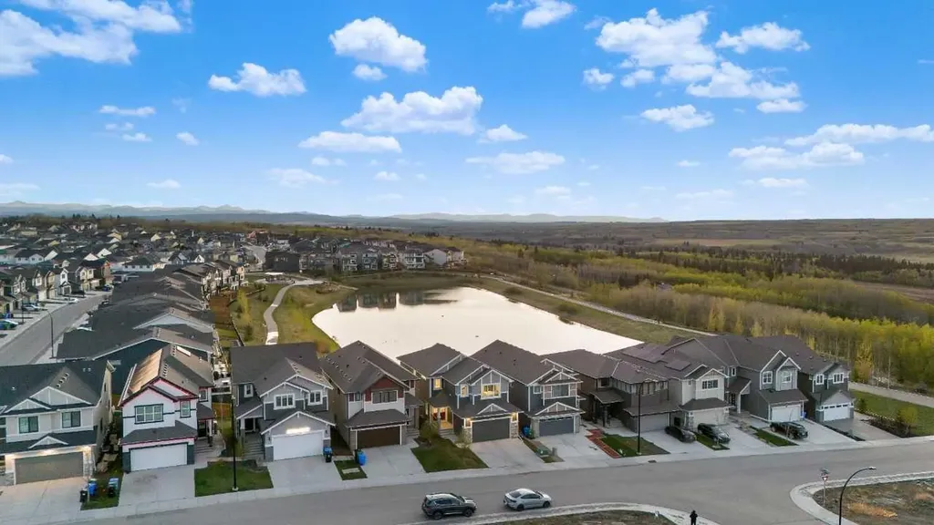 814 Bluerock Way SW Calgary AB T2Y0S4