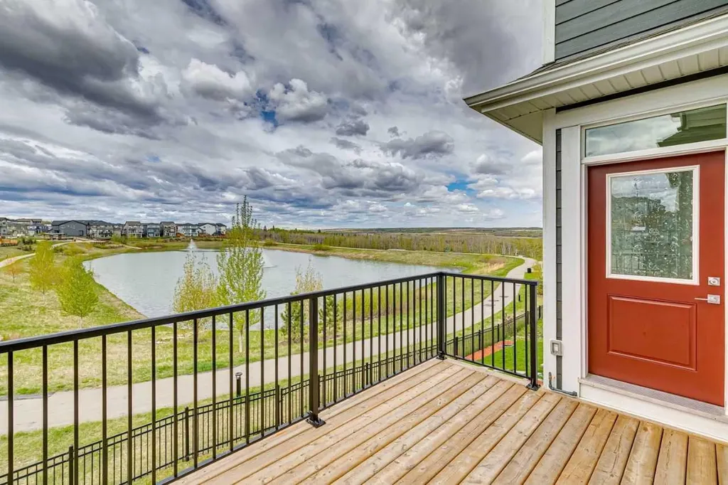 814 Bluerock Way SW Calgary AB T2Y0S4
