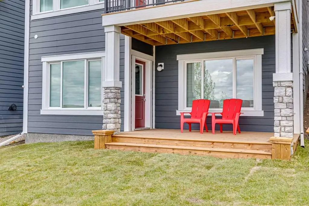 814 Bluerock Way SW Calgary AB T2Y0S4