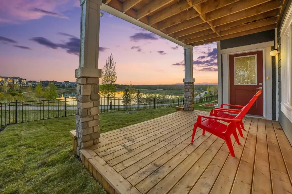 814 Bluerock Way SW Calgary AB T2Y0S4