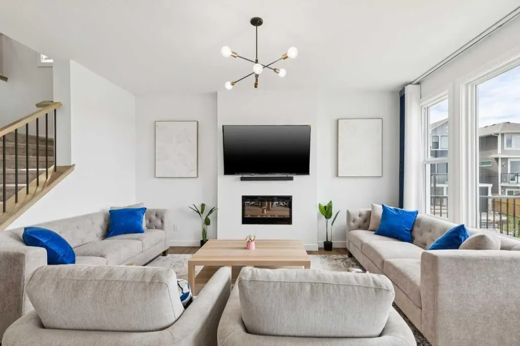814 Bluerock Way SW Calgary AB T2Y0S4
