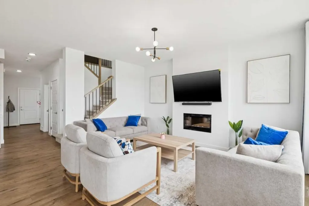 814 Bluerock Way SW Calgary AB T2Y0S4