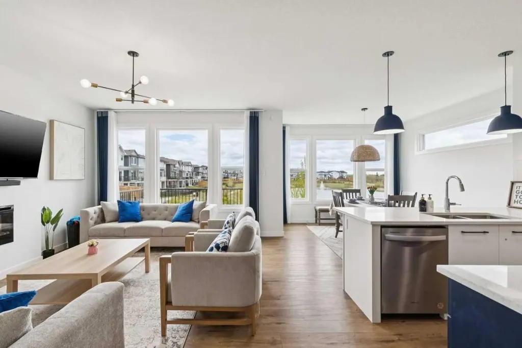 814 Bluerock Way SW Calgary AB T2Y0S4