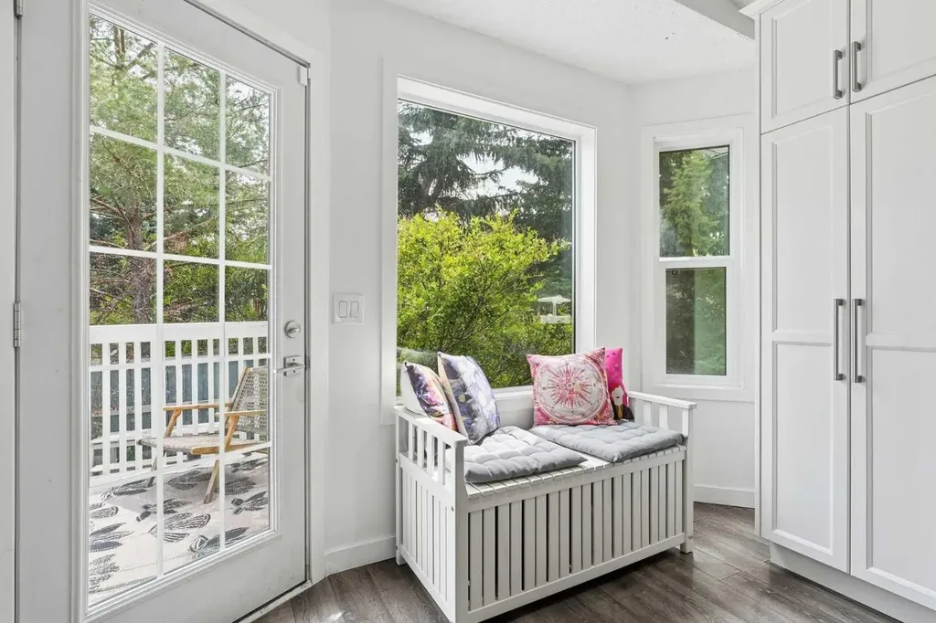 10 Shawbrooke Rise SW Calgary AB T2Y 3A3
