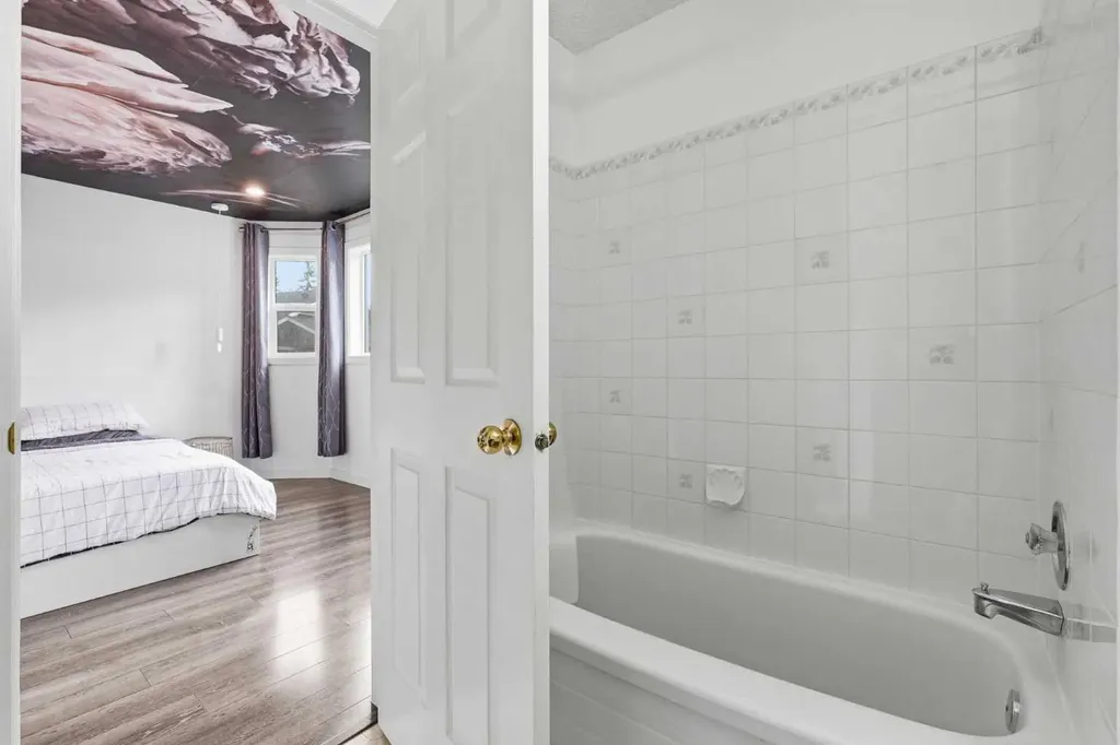 10 Shawbrooke Rise SW Calgary AB T2Y 3A3