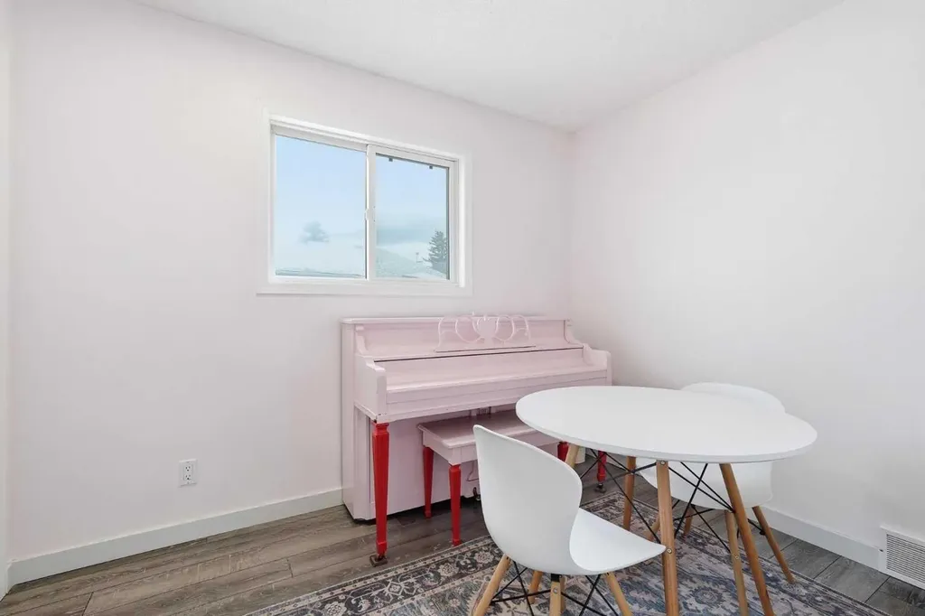 10 Shawbrooke Rise SW Calgary AB T2Y 3A3