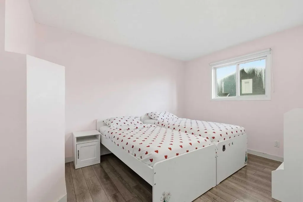 10 Shawbrooke Rise SW Calgary AB T2Y 3A3
