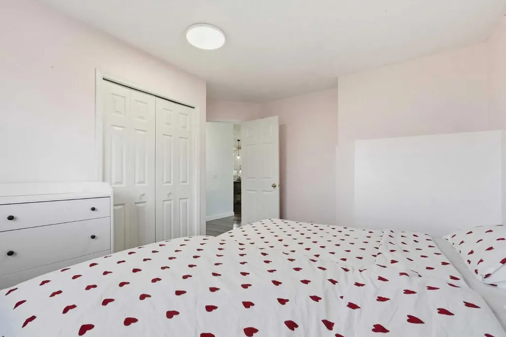 10 Shawbrooke Rise SW Calgary AB T2Y 3A3