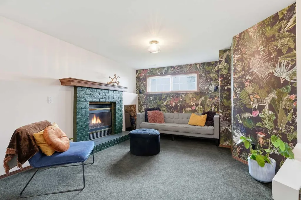 10 Shawbrooke Rise SW Calgary AB T2Y 3A3