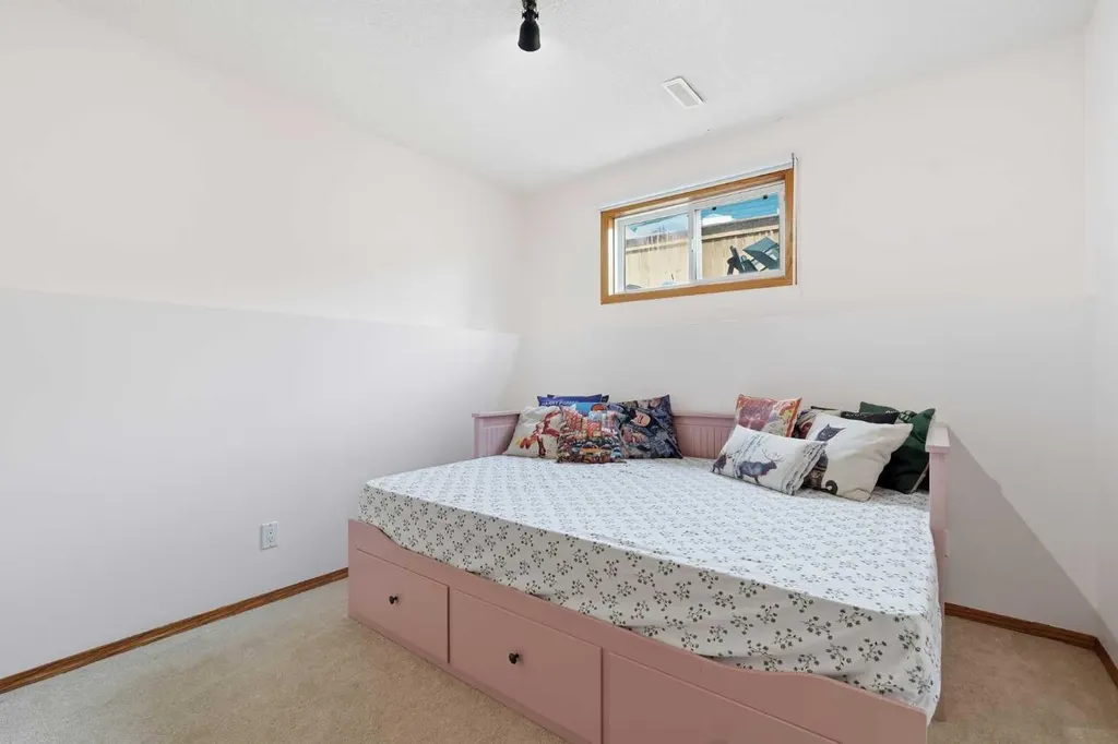 10 Shawbrooke Rise SW Calgary AB T2Y 3A3