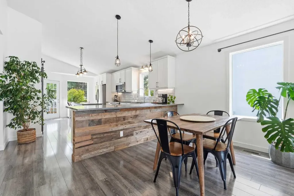 10 Shawbrooke Rise SW Calgary AB T2Y 3A3