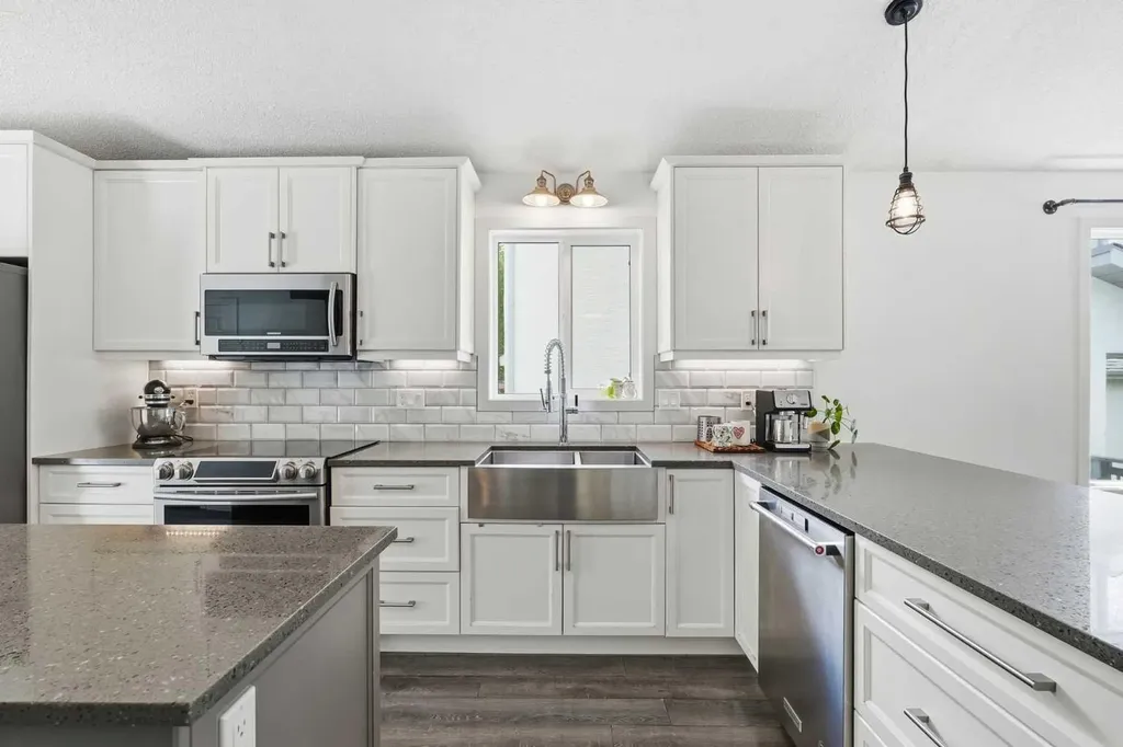 10 Shawbrooke Rise SW Calgary AB T2Y 3A3