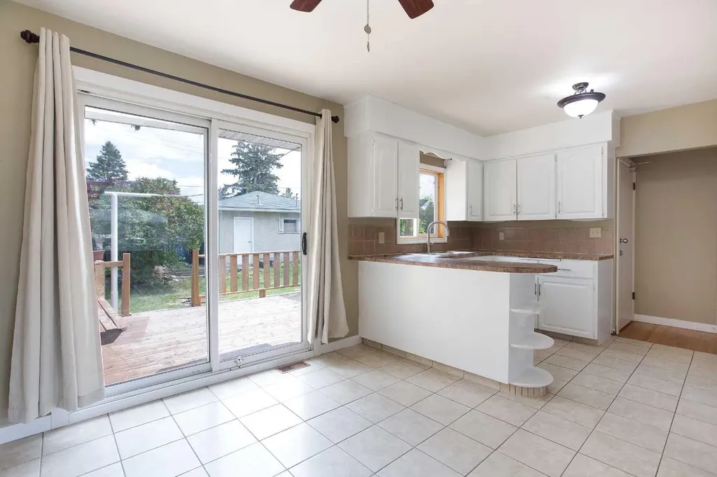 920 41 Street SE Calgary AB T2A1K5