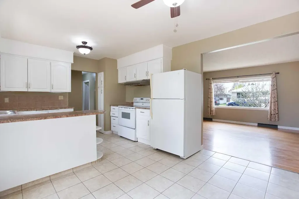 920 41 Street SE Calgary AB T2A1K5
