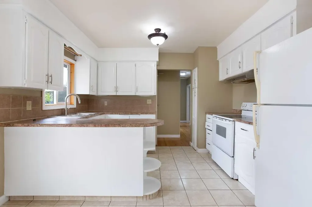 920 41 Street SE Calgary AB T2A1K5