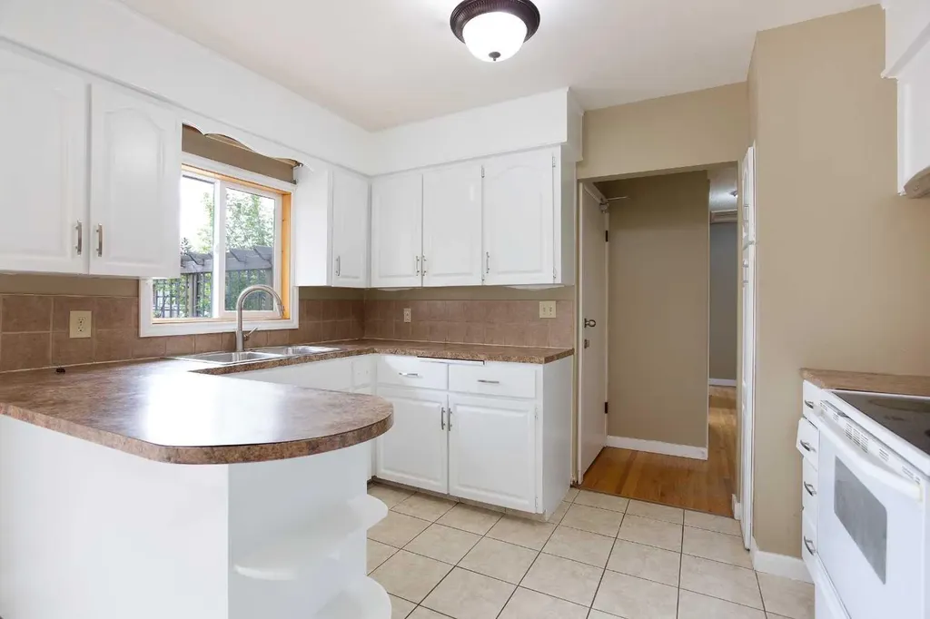 920 41 Street SE Calgary AB T2A1K5
